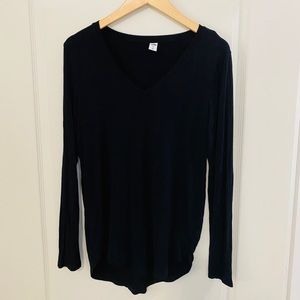 NWOT OLD NAVY L LUXE BLACK V-NECK TEE